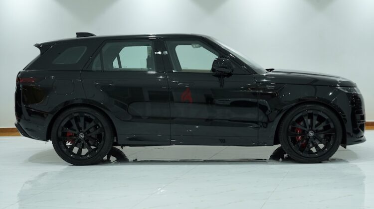 RANGE ROVER SPORT HSE DYNAMIC V6 P400 GCC