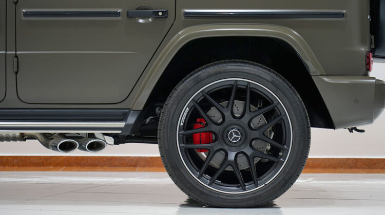 MERCEDES-BENZ G63 Dark Olive Magno Color