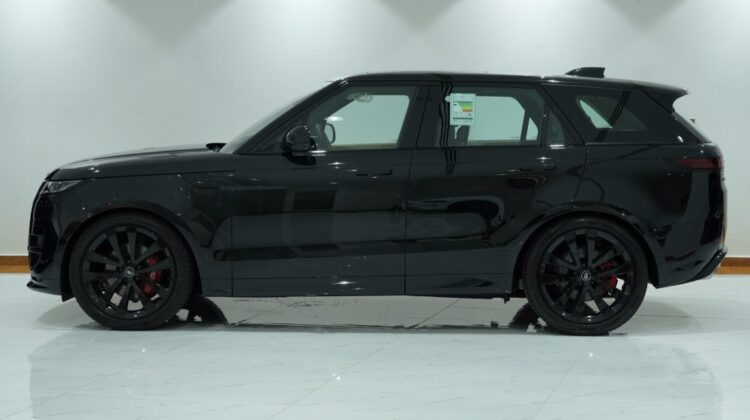 RANGE ROVER SPORT HSE DYNAMIC V6 P400 GCC