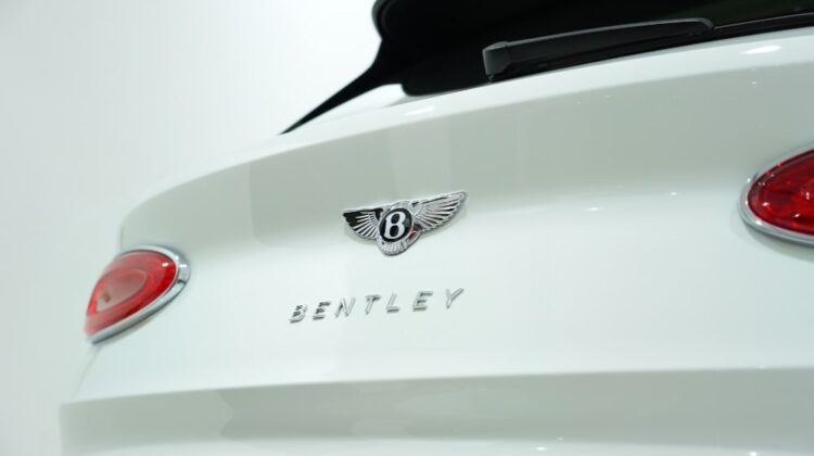 BENTLEY BENTAYGA V8 2023