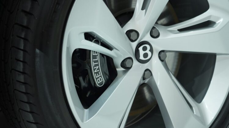 BENTLEY BENTAYGA V8 2023