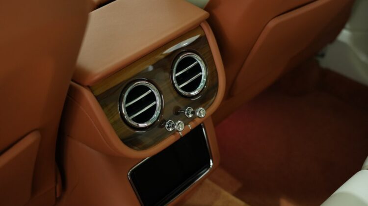 BENTLEY BENTAYGA V8 2023