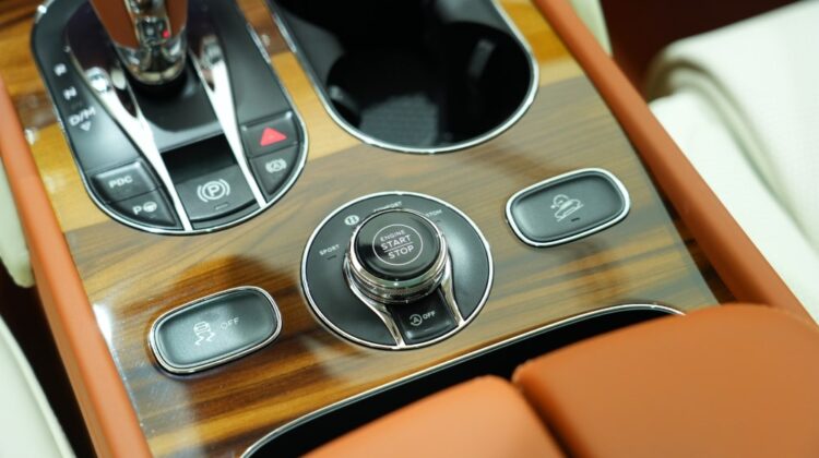 BENTLEY BENTAYGA V8 2023