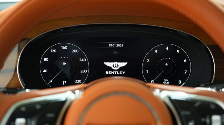 BENTLEY BENTAYGA V8 2023