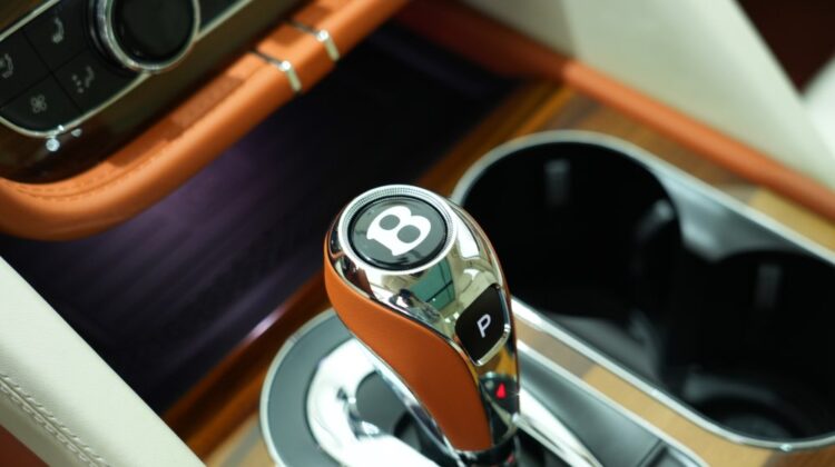 BENTLEY BENTAYGA V8 2023