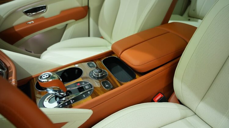 BENTLEY BENTAYGA V8 2023
