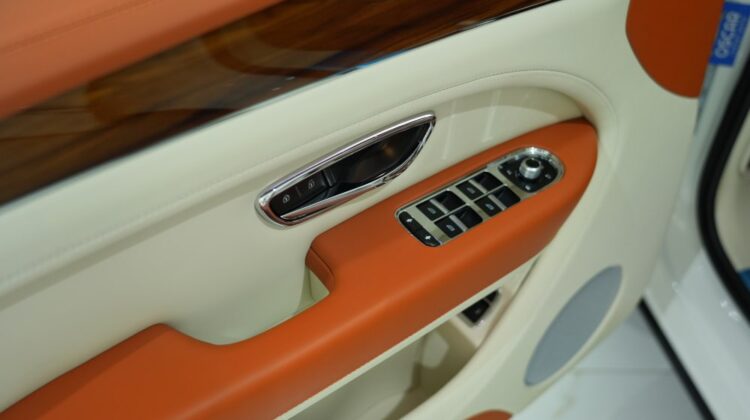 BENTLEY BENTAYGA V8 2023