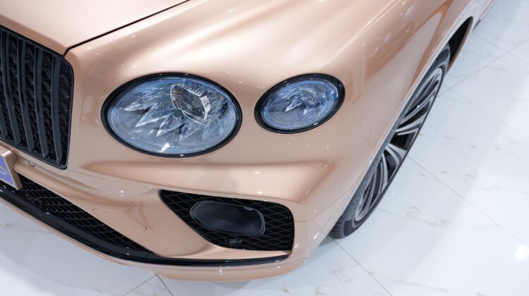 BENTLEY BENTAYGA FIRST EDITION AZURE