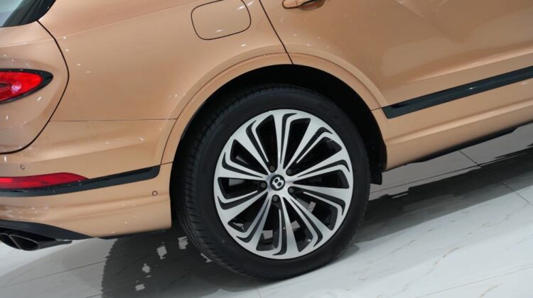 BENTLEY BENTAYGA FIRST EDITION AZURE