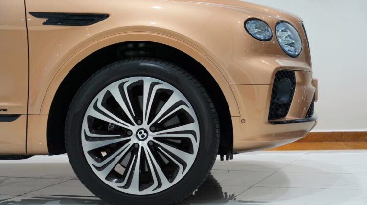 BENTLEY BENTAYGA FIRST EDITION AZURE