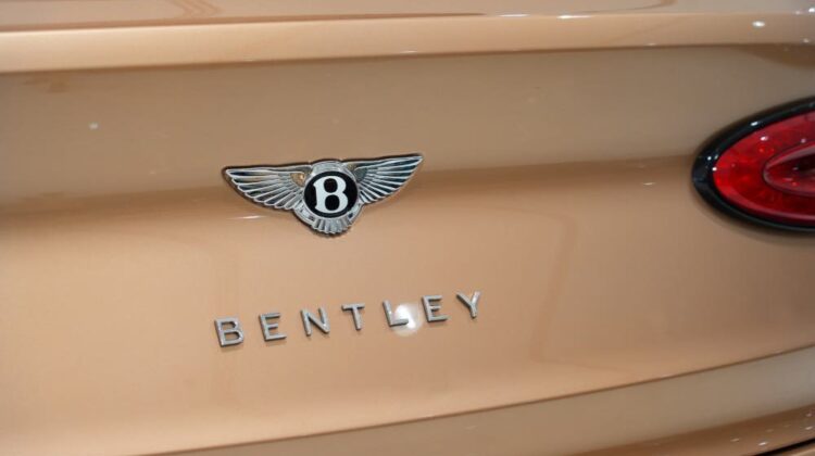 BENTLEY BENTAYGA FIRST EDITION AZURE