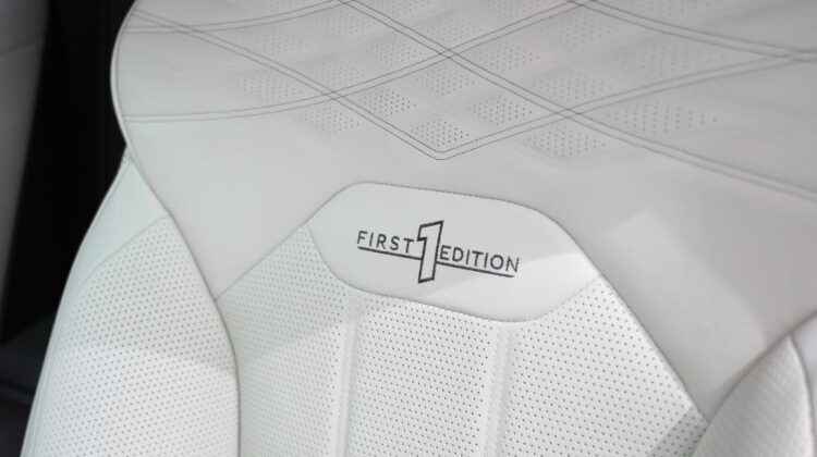 BENTLEY BENTAYGA FIRST EDITION AZURE