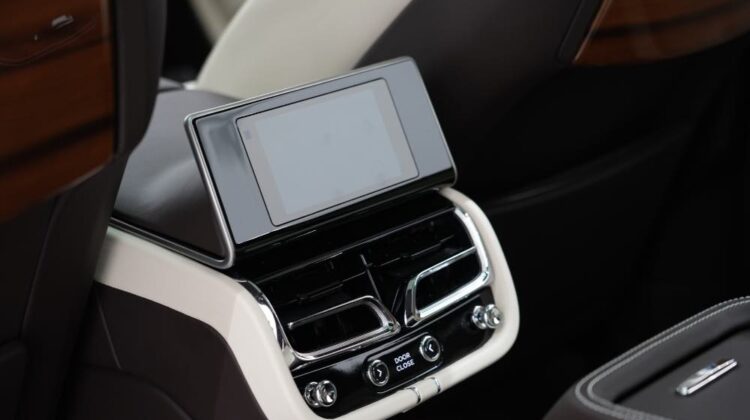 BENTLEY BENTAYGA FIRST EDITION AZURE