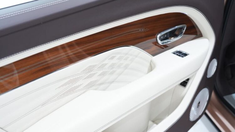 BENTLEY BENTAYGA FIRST EDITION AZURE