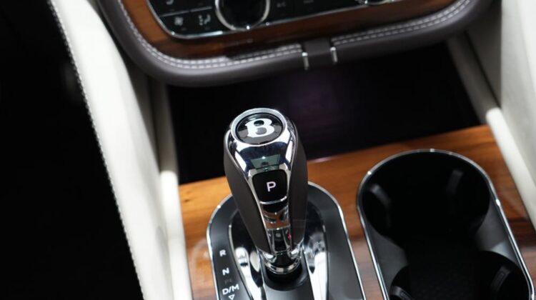 BENTLEY BENTAYGA FIRST EDITION AZURE