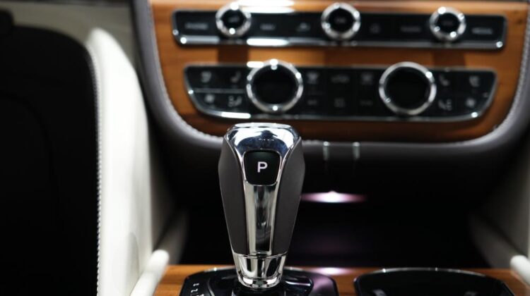 BENTLEY BENTAYGA FIRST EDITION AZURE