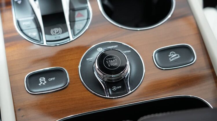 BENTLEY BENTAYGA FIRST EDITION AZURE