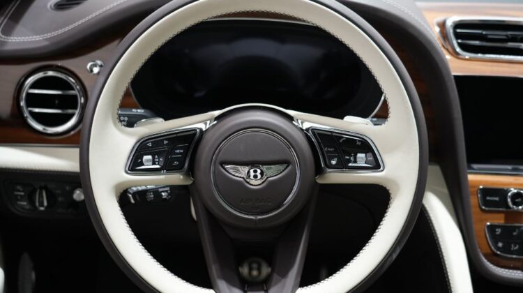 BENTLEY BENTAYGA FIRST EDITION AZURE