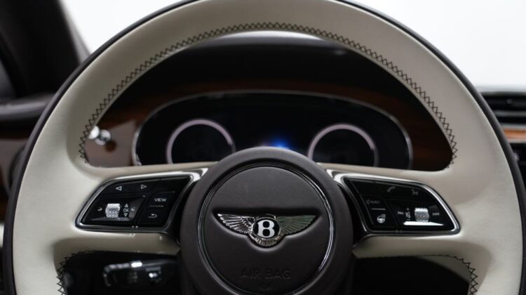 BENTLEY BENTAYGA FIRST EDITION AZURE