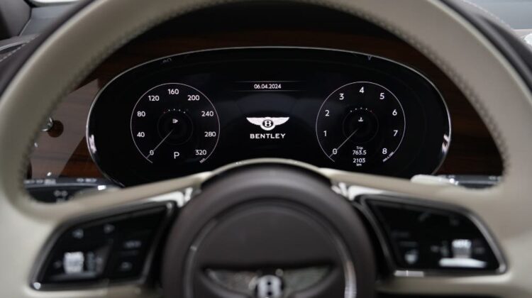 BENTLEY BENTAYGA FIRST EDITION AZURE