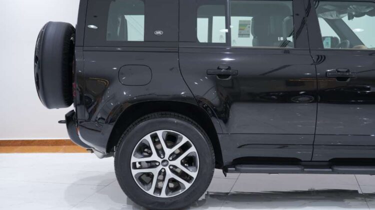 DEFENDER X-DYNAMIC SE 300PS 2.0TC I4 4WD
