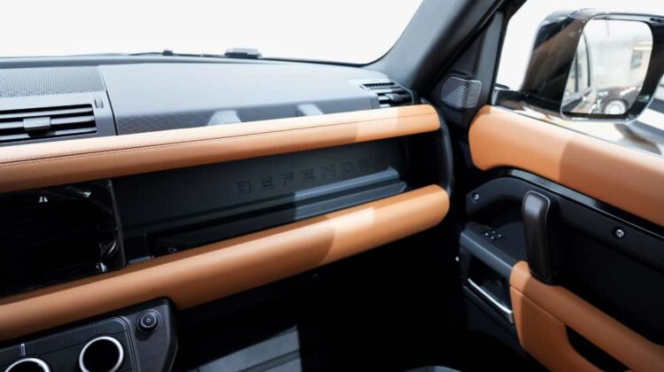 DEFENDER X-DYNAMIC SE 300PS 2.0TC I4 4WD