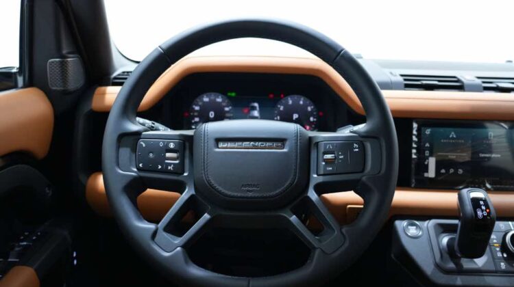 DEFENDER X-DYNAMIC SE 300PS 2.0TC I4 4WD