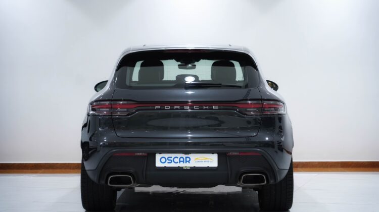 PORSCHE MACAN
