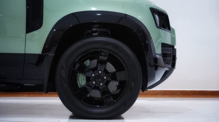 LAND ROVER DEFENDER 75th EDITION V6
