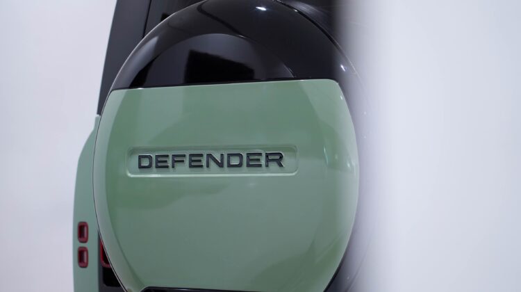LAND ROVER DEFENDER 75th EDITION V6