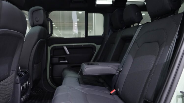 LAND ROVER DEFENDER 75th EDITION V6