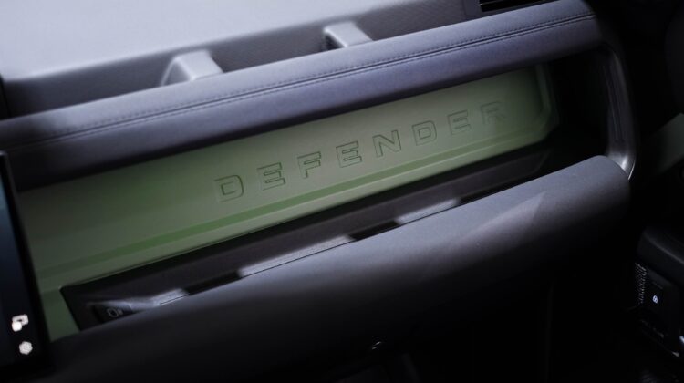 LAND ROVER DEFENDER 75th EDITION V6