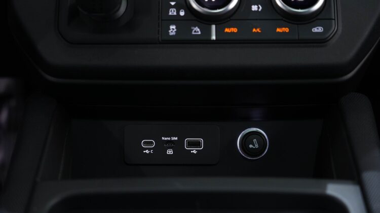 LAND ROVER DEFENDER 75th EDITION V6