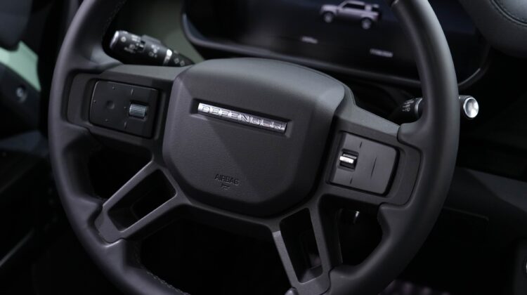 LAND ROVER DEFENDER 75th EDITION V6