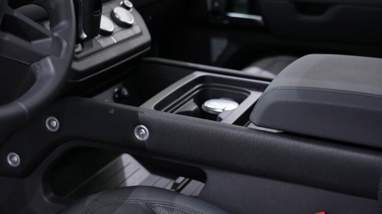 LAND ROVER DEFENDER 75th EDITION V6