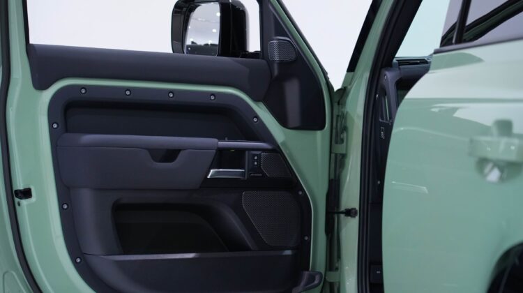 LAND ROVER DEFENDER 75th EDITION V6