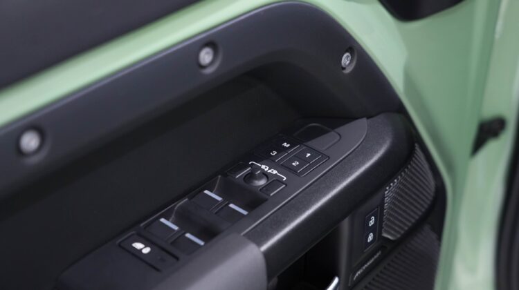 LAND ROVER DEFENDER 75th EDITION V6