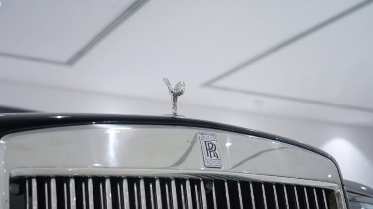 ROLLS ROYCE CULLINAN SILVER BADGE