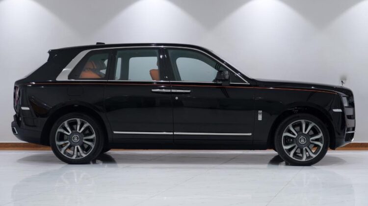 ROLLS ROYCE CULLINAN SILVER BADGE