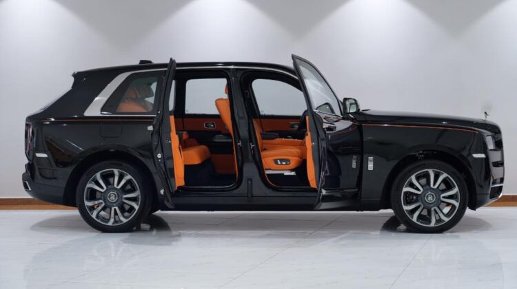 ROLLS ROYCE CULLINAN SILVER BADGE
