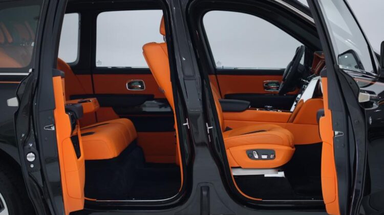 ROLLS ROYCE CULLINAN SILVER BADGE