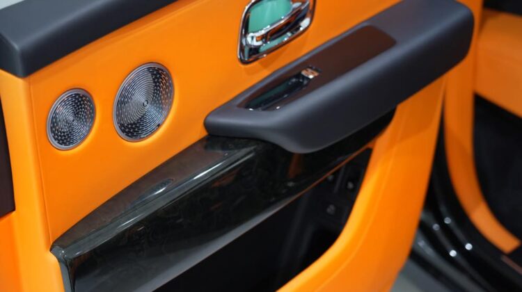 ROLLS ROYCE CULLINAN SILVER BADGE