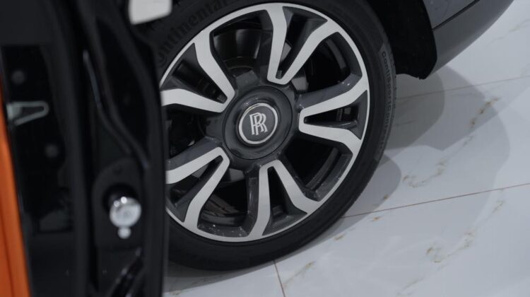 ROLLS ROYCE CULLINAN SILVER BADGE