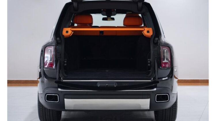 ROLLS ROYCE CULLINAN SILVER BADGE