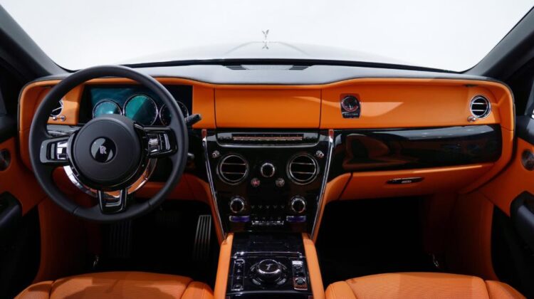 ROLLS ROYCE CULLINAN SILVER BADGE