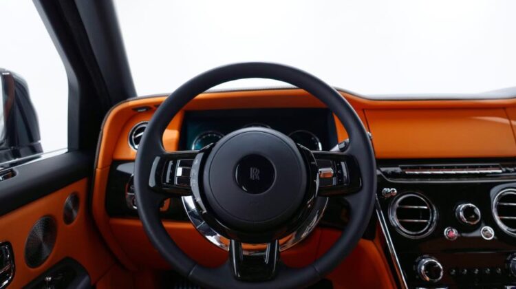 ROLLS ROYCE CULLINAN SILVER BADGE