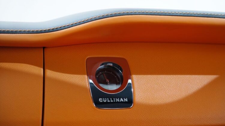 ROLLS ROYCE CULLINAN SILVER BADGE