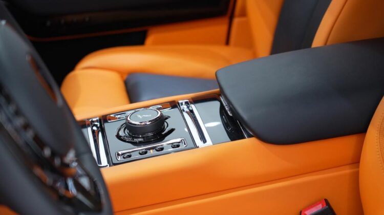 ROLLS ROYCE CULLINAN SILVER BADGE