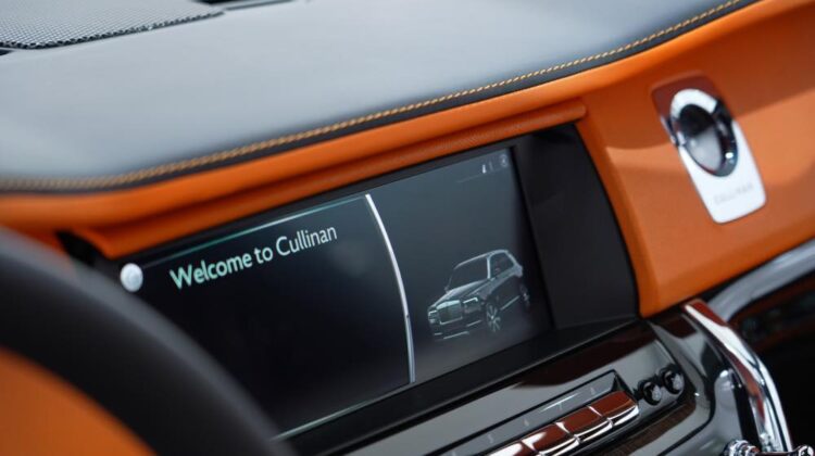ROLLS ROYCE CULLINAN SILVER BADGE