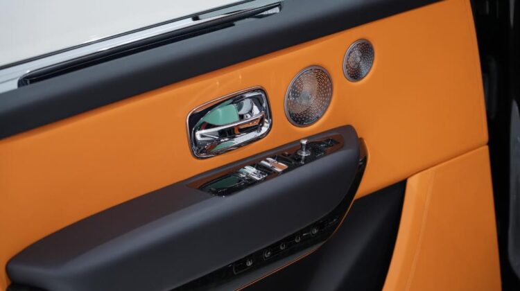 ROLLS ROYCE CULLINAN SILVER BADGE